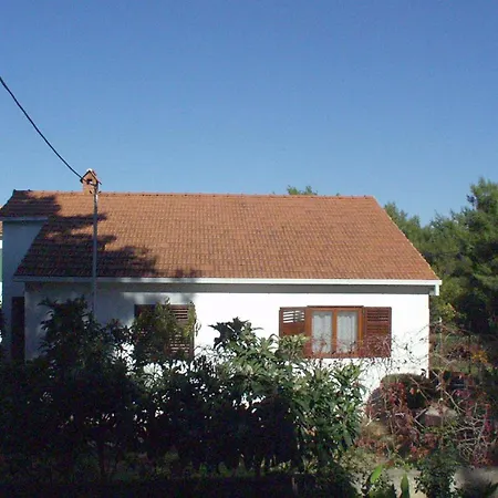 Apartman Apartments With A Parking Space Mirca, Brac - 728