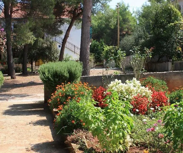 Apartments With A Parking Space Mirca, Brac - 728 * Mirca (Brac)