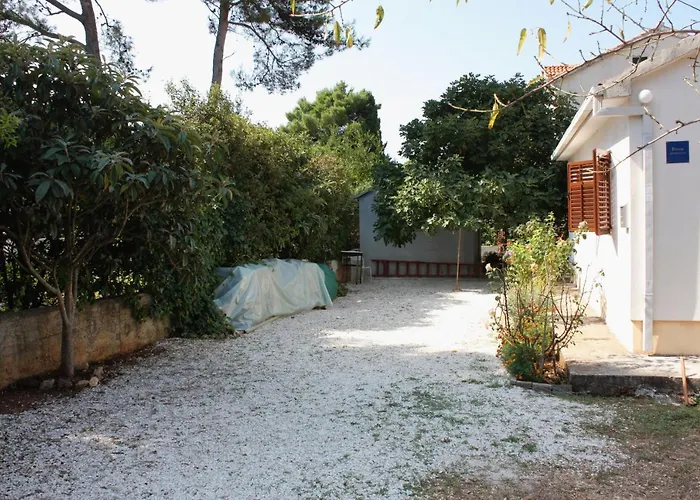 Apartments With A Parking Space Mirca, Brac - 728 *