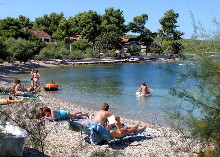 Apartman Apartments With A Parking Space Mirca, Brac - 728 Mirca (Brac)