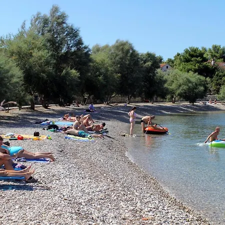 Apartments With A Parking Space Mirca, Brac - 728 Mirca (Brac)