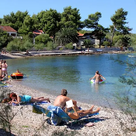 Apartman Apartments With A Parking Space Mirca, Brac - 728 Mirca (Brac)