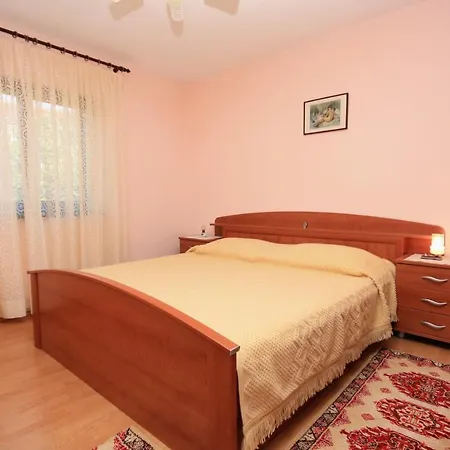 With A Parking Space Mirca, Brac - 728 Apartman Mirce